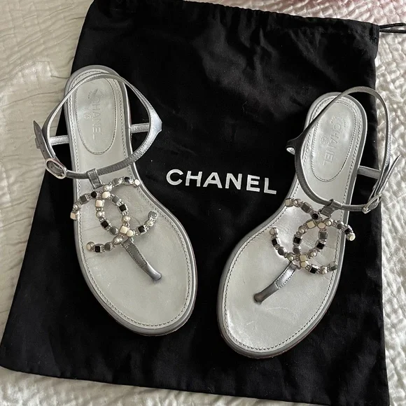 Authentic Chanel Pearl embellished sandals - Picture 5 of 17
